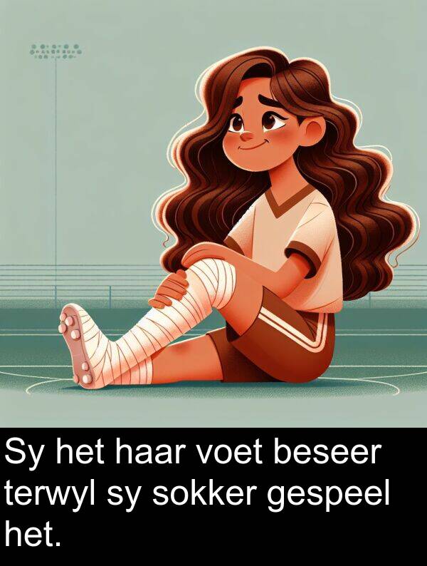 haar: Sy het haar voet beseer terwyl sy sokker gespeel het.