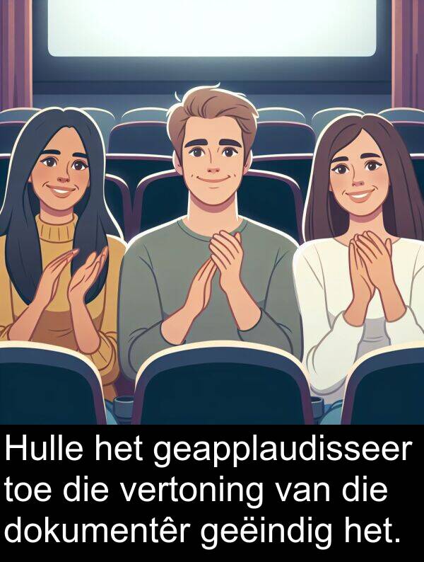 geëindig: Hulle het geapplaudisseer toe die vertoning van die dokumentêr geëindig het.