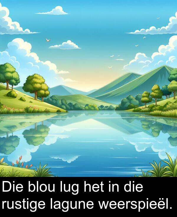lug: Die blou lug het in die rustige lagune weerspieël.