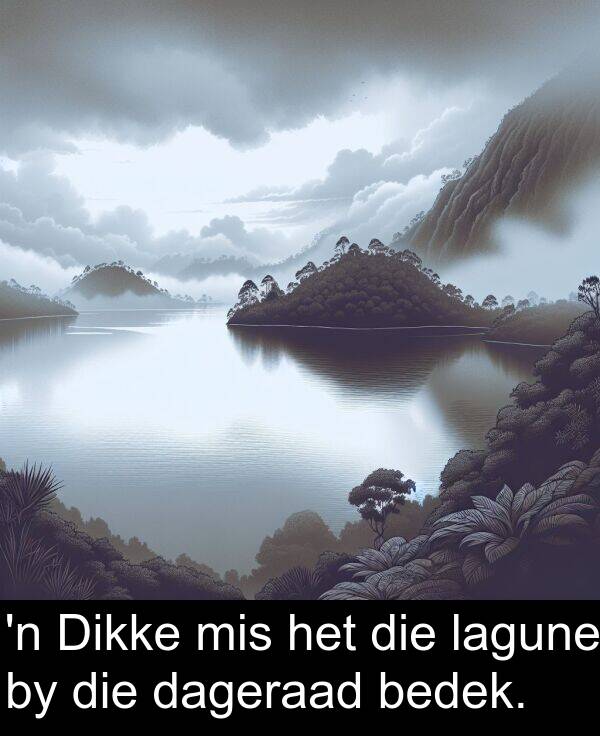 mis: 'n Dikke mis het die lagune by die dageraad bedek.