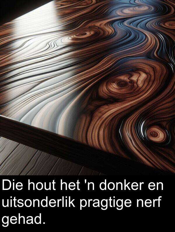 hout: Die hout het 'n donker en uitsonderlik pragtige nerf gehad.