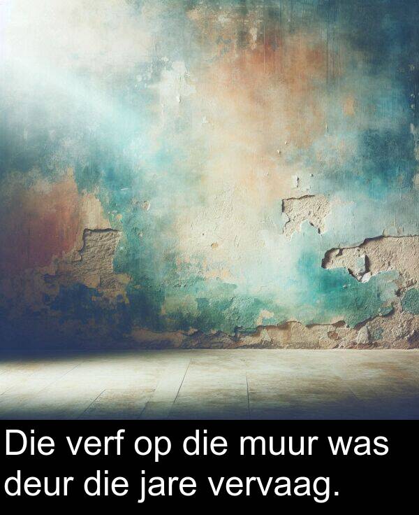 deur: Die verf op die muur was deur die jare vervaag.