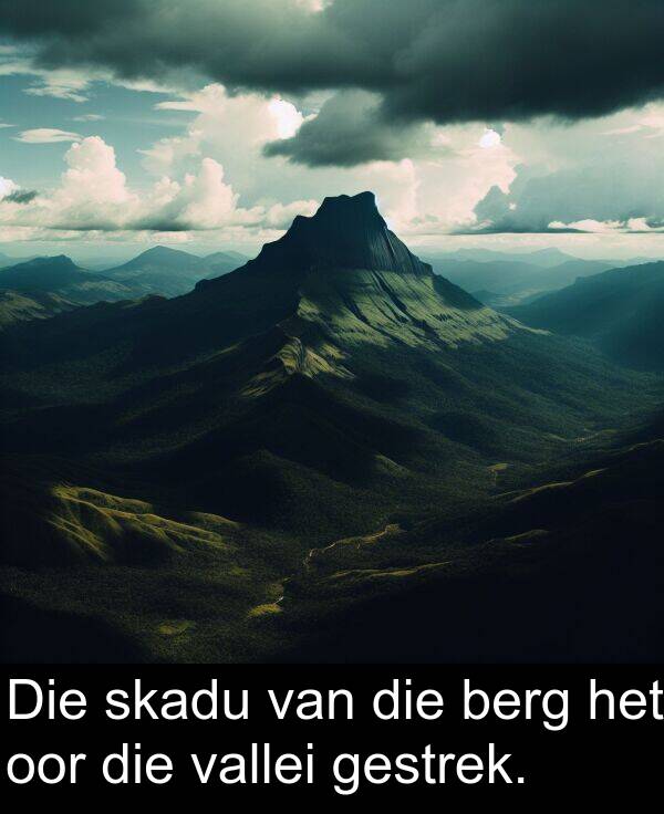 oor: Die skadu van die berg het oor die vallei gestrek.