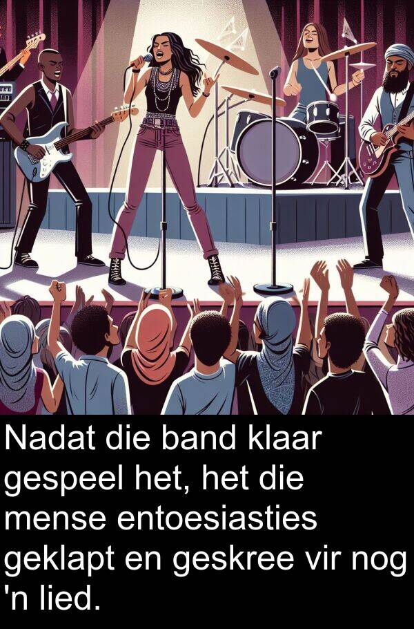 geklapt: Nadat die band klaar gespeel het, het die mense entoesiasties geklapt en geskree vir nog 'n lied.