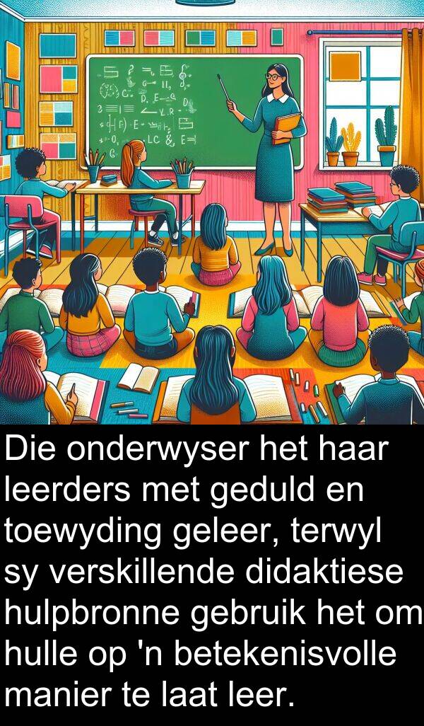 geleer: Die onderwyser het haar leerders met geduld en toewyding geleer, terwyl sy verskillende didaktiese hulpbronne gebruik het om hulle op 'n betekenisvolle manier te laat leer.