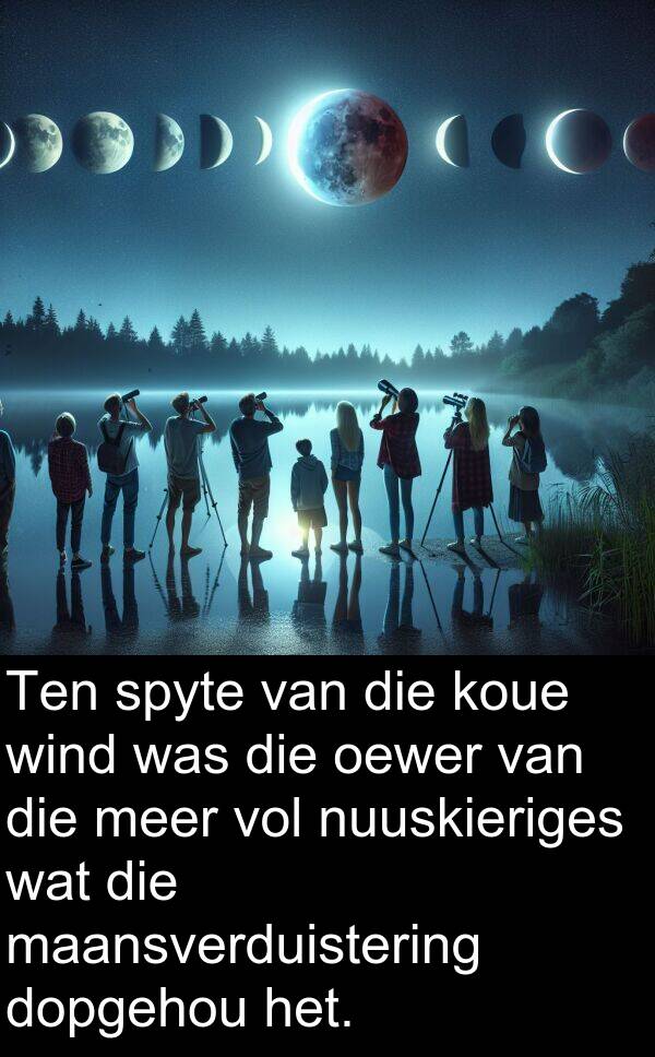 maansverduistering: Ten spyte van die koue wind was die oewer van die meer vol nuuskieriges wat die maansverduistering dopgehou het.
