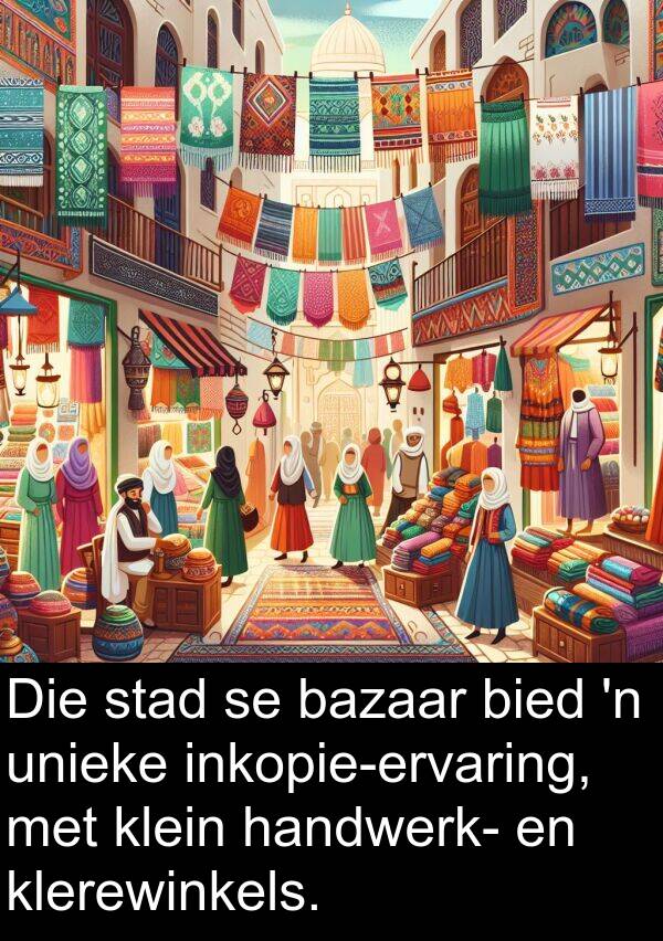 unieke: Die stad se bazaar bied 'n unieke inkopie-ervaring, met klein handwerk- en klerewinkels.