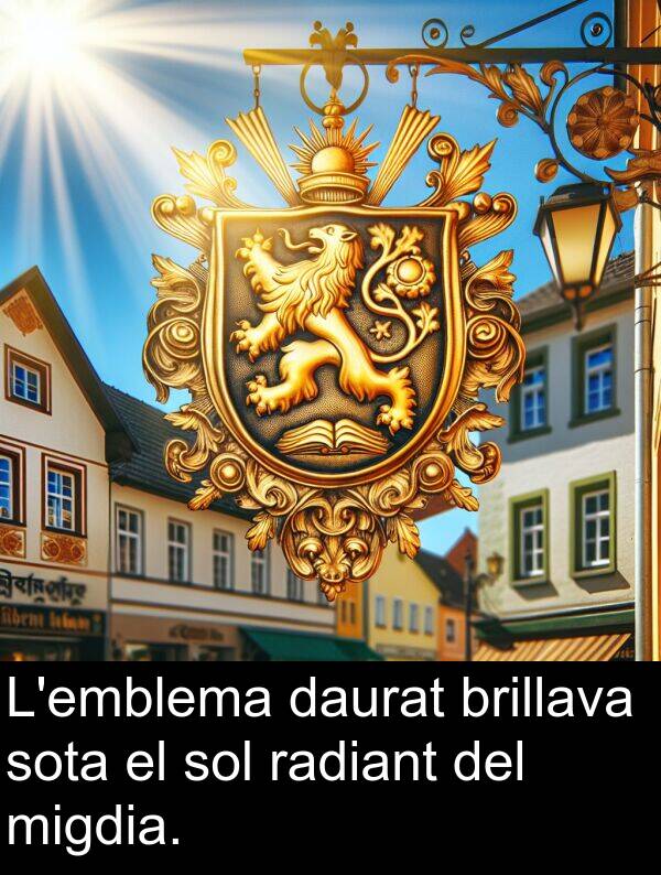 sol: L'emblema daurat brillava sota el sol radiant del migdia.