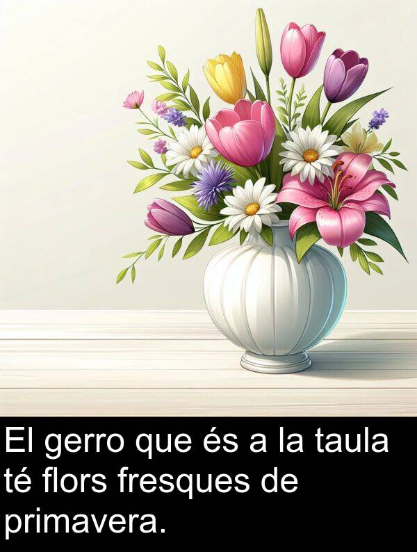 fresques: El gerro que és a la taula té flors fresques de primavera.