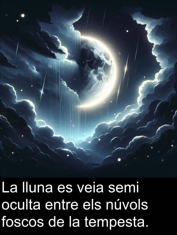 núvols: La lluna es veia semi oculta entre els núvols foscos de la tempesta.