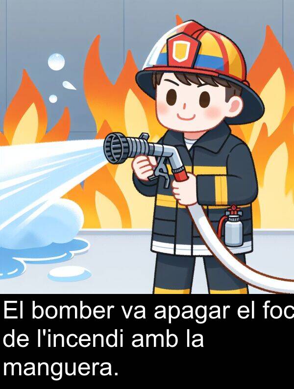 bomber: El bomber va apagar el foc de l'incendi amb la manguera.