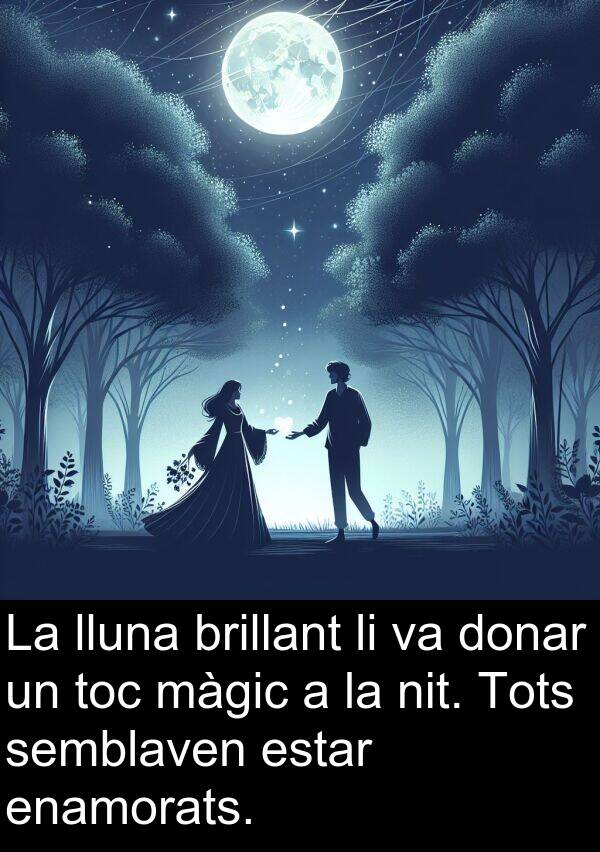 estar: La lluna brillant li va donar un toc màgic a la nit. Tots semblaven estar enamorats.