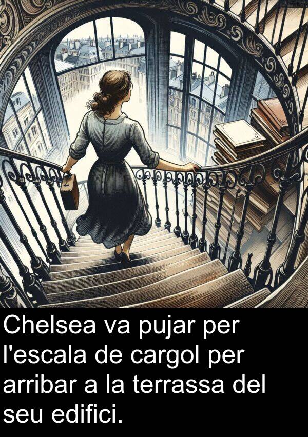 arribar: Chelsea va pujar per l'escala de cargol per arribar a la terrassa del seu edifici.