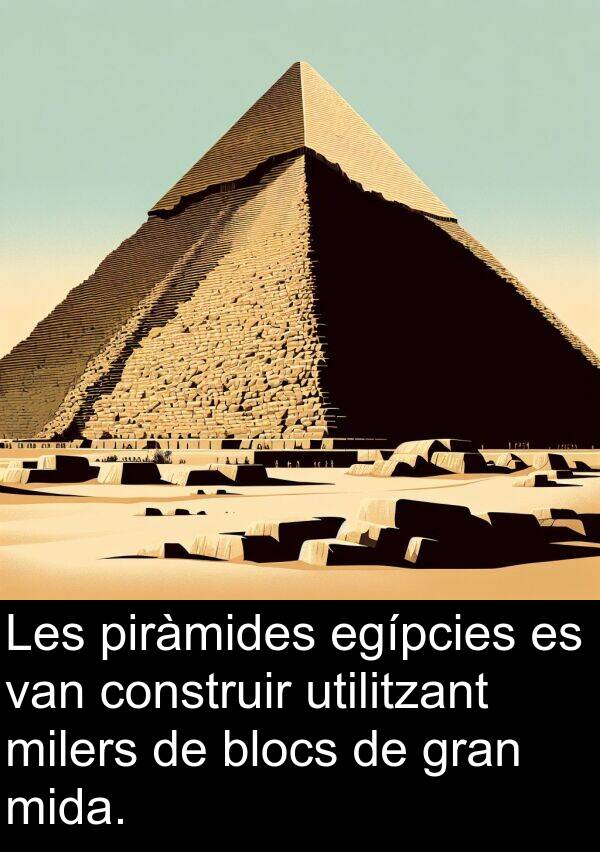 piràmides: Les piràmides egípcies es van construir utilitzant milers de blocs de gran mida.