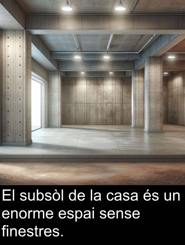 sense: El subsòl de la casa és un enorme espai sense finestres.