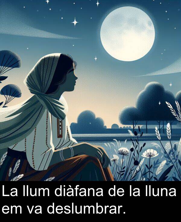 lluna: La llum diàfana de la lluna em va deslumbrar.