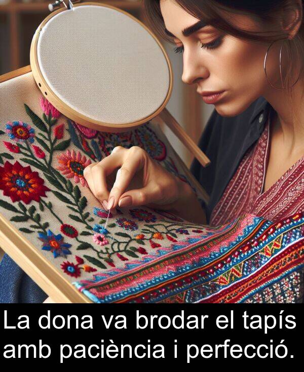 tapís: La dona va brodar el tapís amb paciència i perfecció.