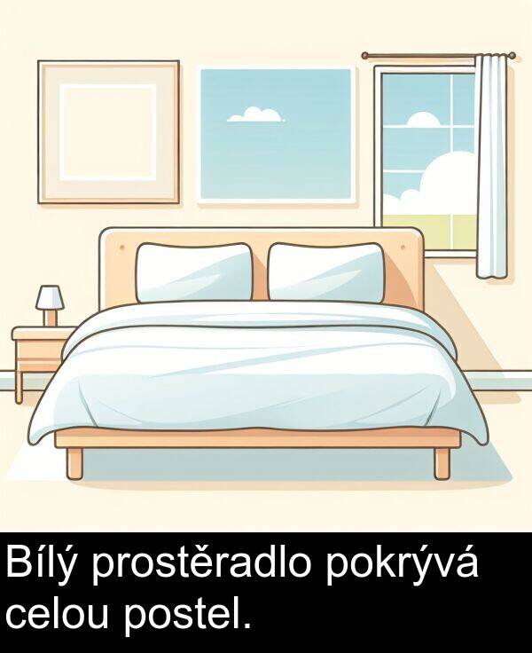 celou: Bílý prostěradlo pokrývá celou postel.