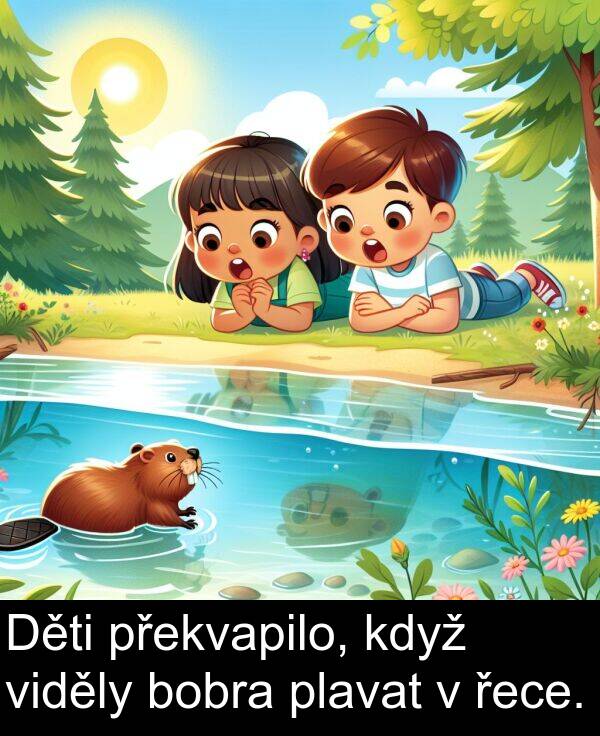 řece: Děti překvapilo, když viděly bobra plavat v řece.