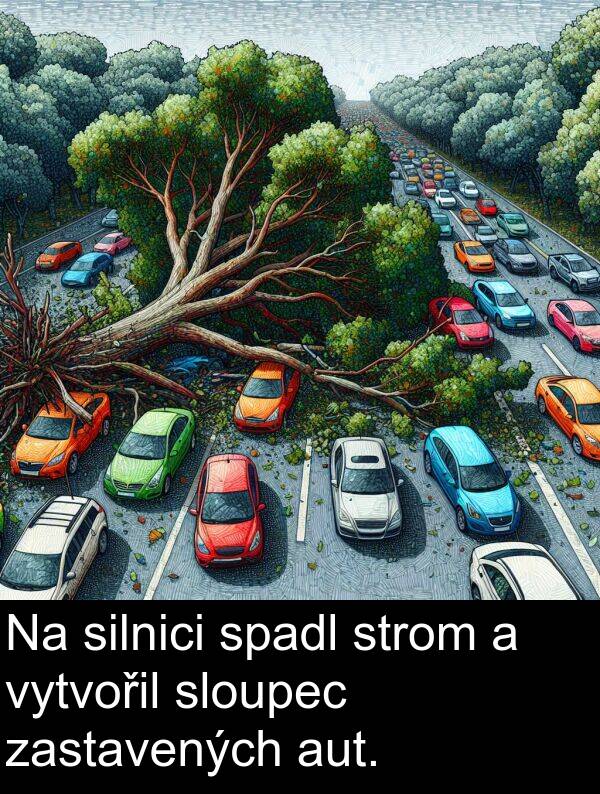 aut: Na silnici spadl strom a vytvořil sloupec zastavených aut.
