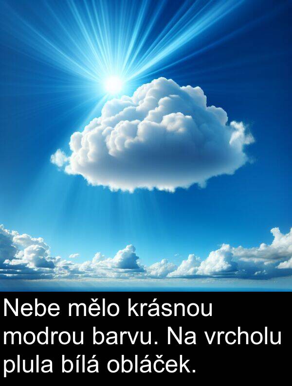 barvu: Nebe mělo krásnou modrou barvu. Na vrcholu plula bílá obláček.
