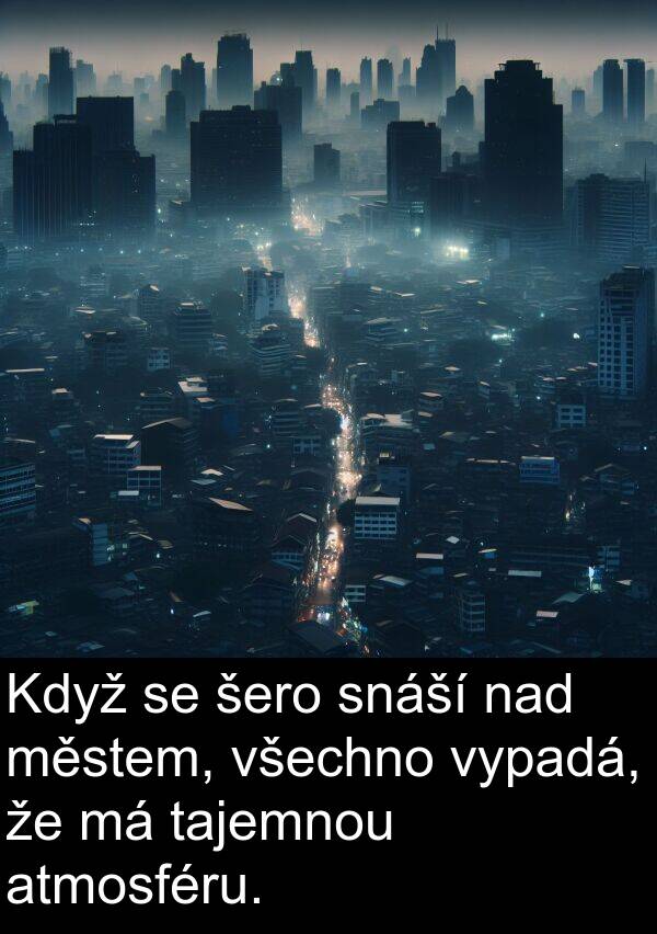 nad: Když se šero snáší nad městem, všechno vypadá, že má tajemnou atmosféru.