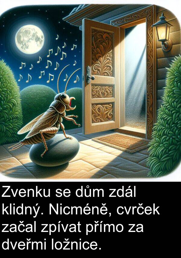 začal: Zvenku se dům zdál klidný. Nicméně, cvrček začal zpívat přímo za dveřmi ložnice.