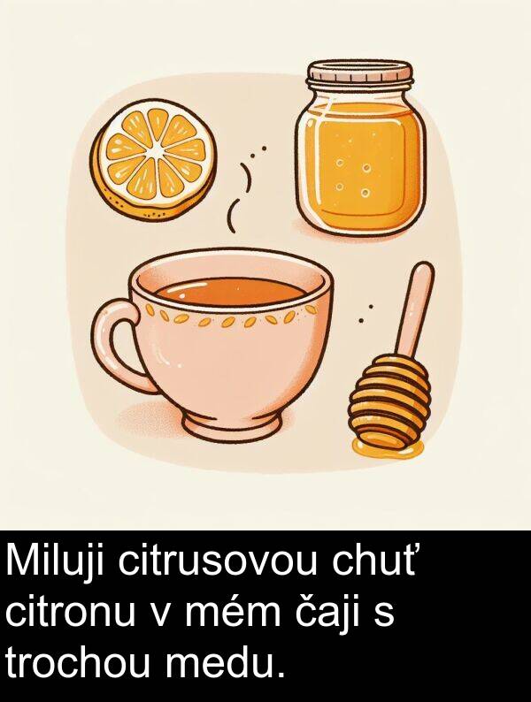 citronu: Miluji citrusovou chuť citronu v mém čaji s trochou medu.