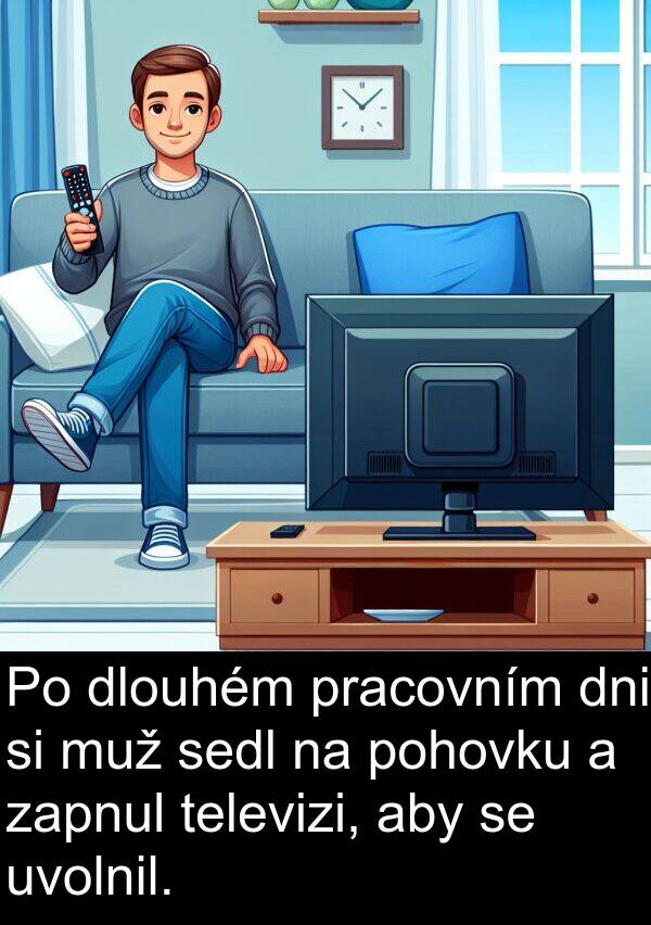 pohovku: Po dlouhém pracovním dni si muž sedl na pohovku a zapnul televizi, aby se uvolnil.