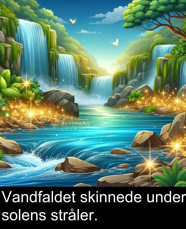 under: Vandfaldet skinnede under solens stråler.