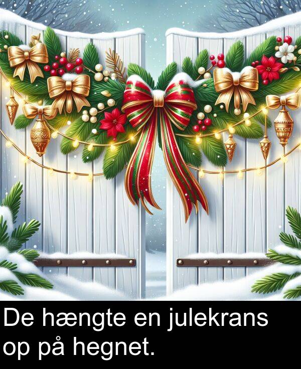 julekrans: De hængte en julekrans op på hegnet.