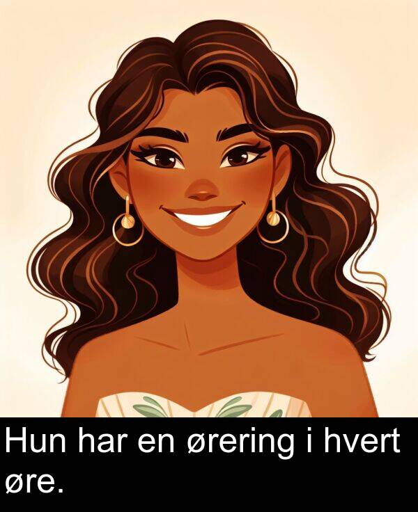 har: Hun har en ørering i hvert øre.