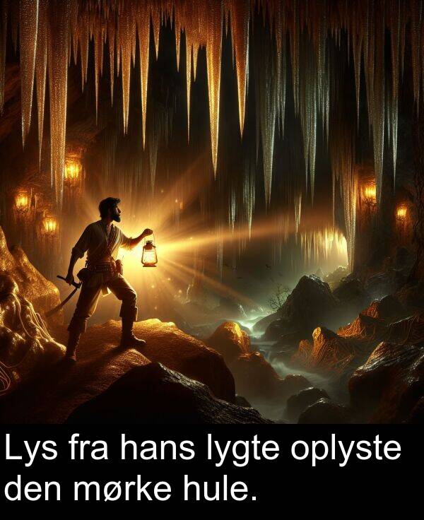 mørke: Lys fra hans lygte oplyste den mørke hule.