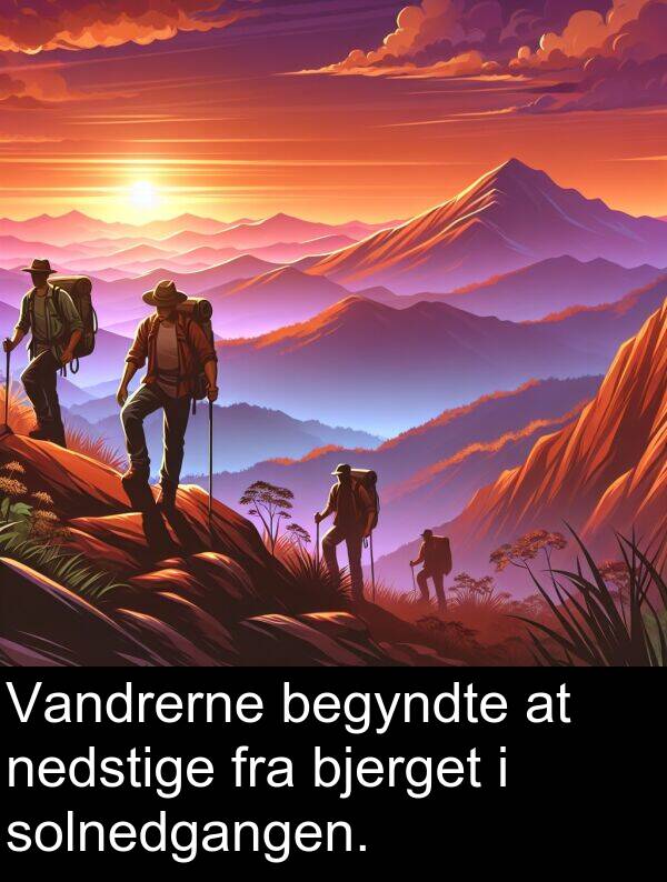 nedstige: Vandrerne begyndte at nedstige fra bjerget i solnedgangen.