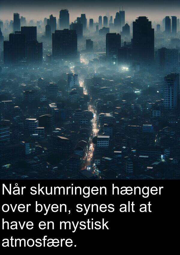 mystisk: Når skumringen hænger over byen, synes alt at have en mystisk atmosfære.