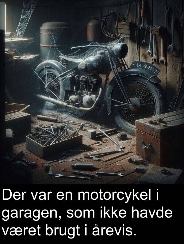 årevis: Der var en motorcykel i garagen, som ikke havde været brugt i årevis.