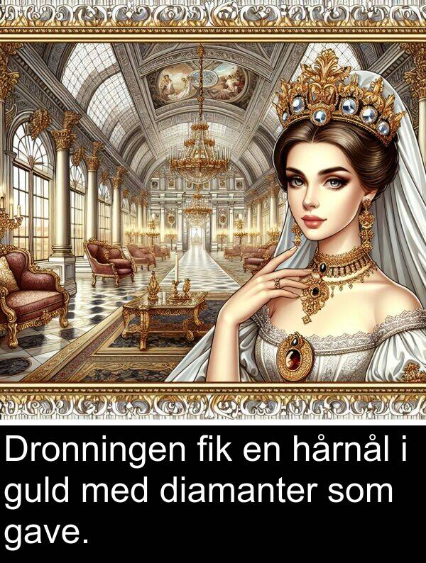 gave: Dronningen fik en hårnål i guld med diamanter som gave.
