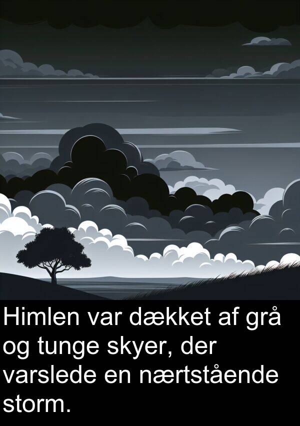 varslede: Himlen var dækket af grå og tunge skyer, der varslede en nærtstående storm.
