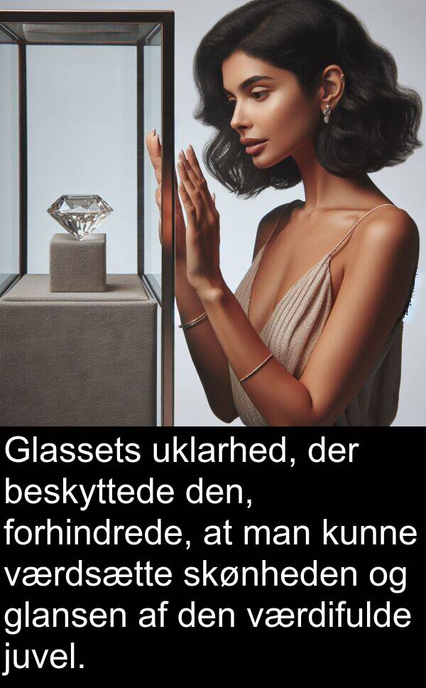 juvel: Glassets uklarhed, der beskyttede den, forhindrede, at man kunne værdsætte skønheden og glansen af den værdifulde juvel.