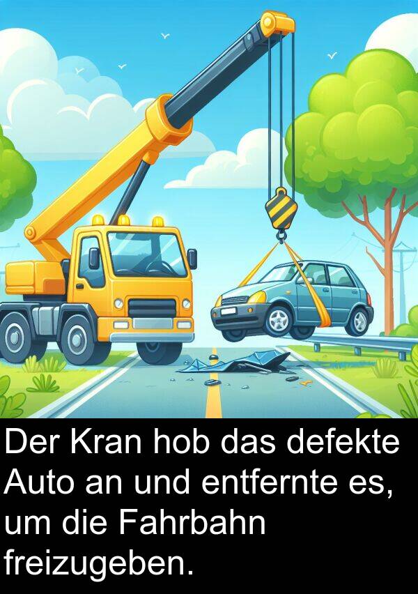 defekte: Der Kran hob das defekte Auto an und entfernte es, um die Fahrbahn freizugeben.