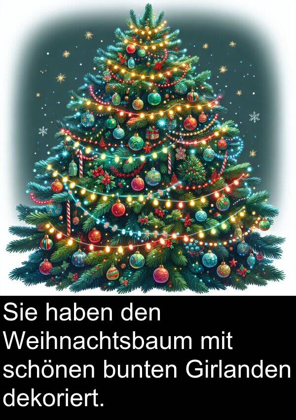 dekoriert: Sie haben den Weihnachtsbaum mit schönen bunten Girlanden dekoriert.