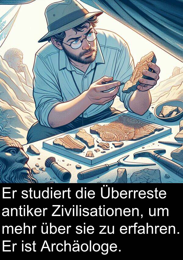 antiker: Er studiert die Überreste antiker Zivilisationen, um mehr über sie zu erfahren. Er ist Archäologe.