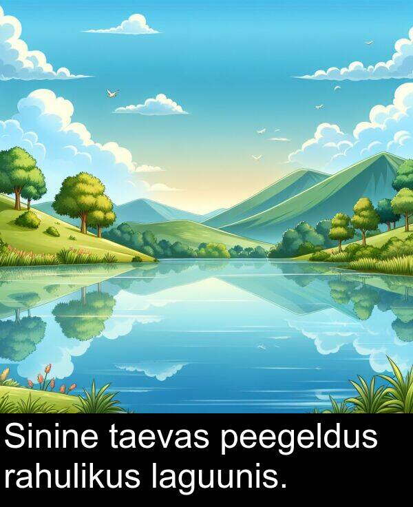 laguunis: Sinine taevas peegeldus rahulikus laguunis.