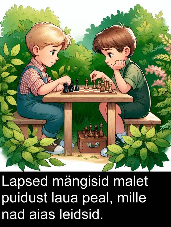 puidust: Lapsed mängisid malet puidust laua peal, mille nad aias leidsid.