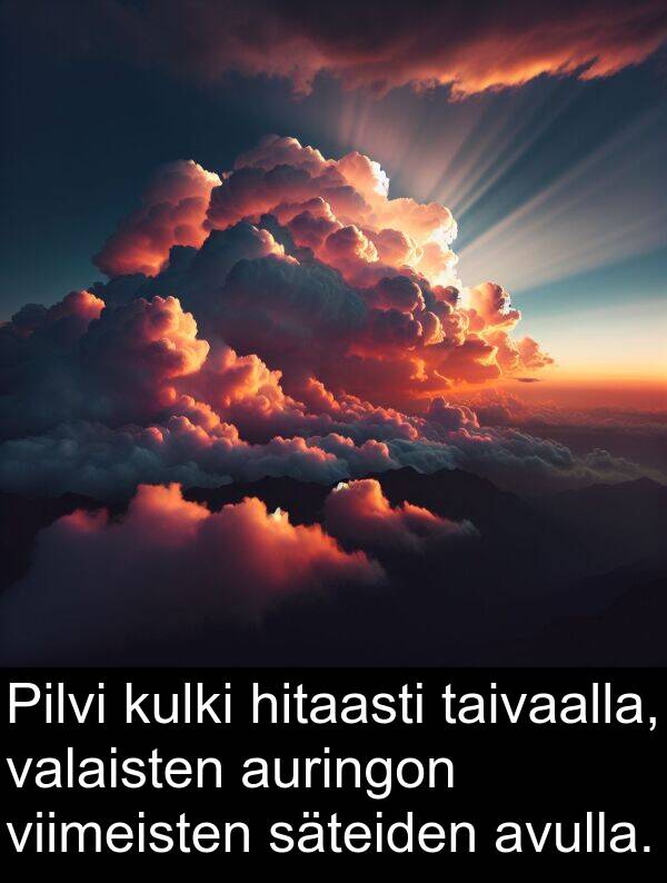 taivaalla: Pilvi kulki hitaasti taivaalla, valaisten auringon viimeisten säteiden avulla.