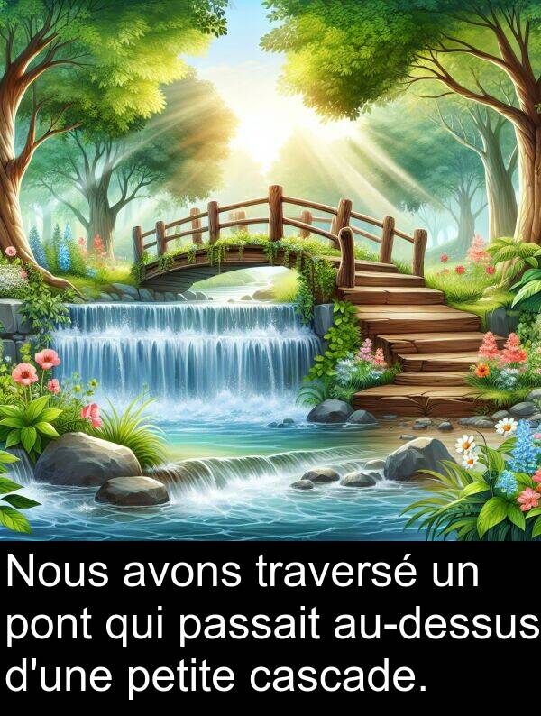 cascade: Nous avons traversé un pont qui passait au-dessus d'une petite cascade.