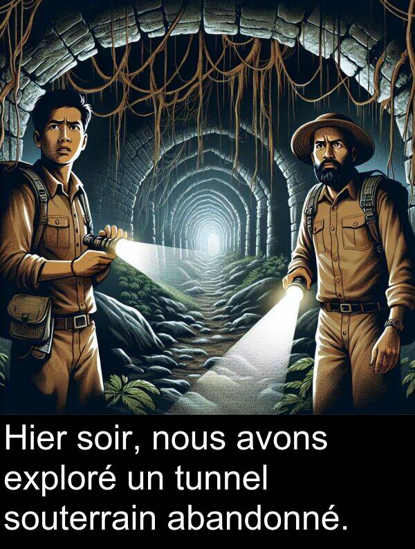 souterrain: Hier soir, nous avons exploré un tunnel souterrain abandonné.