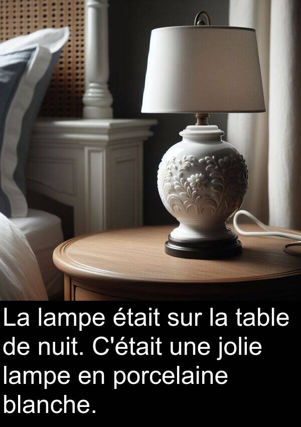 blanche: La lampe était sur la table de nuit. C'était une jolie lampe en porcelaine blanche.