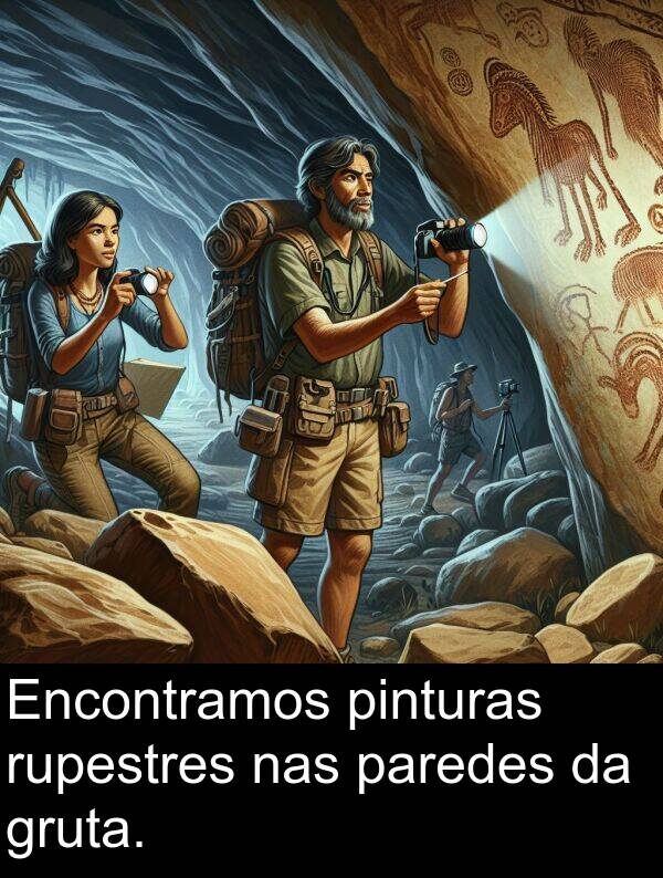 pinturas: Encontramos pinturas rupestres nas paredes da gruta.