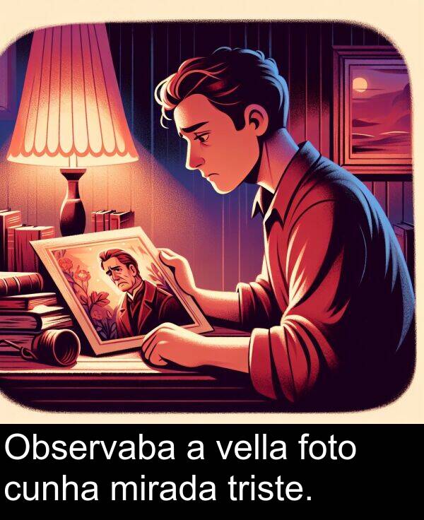 foto: Observaba a vella foto cunha mirada triste.